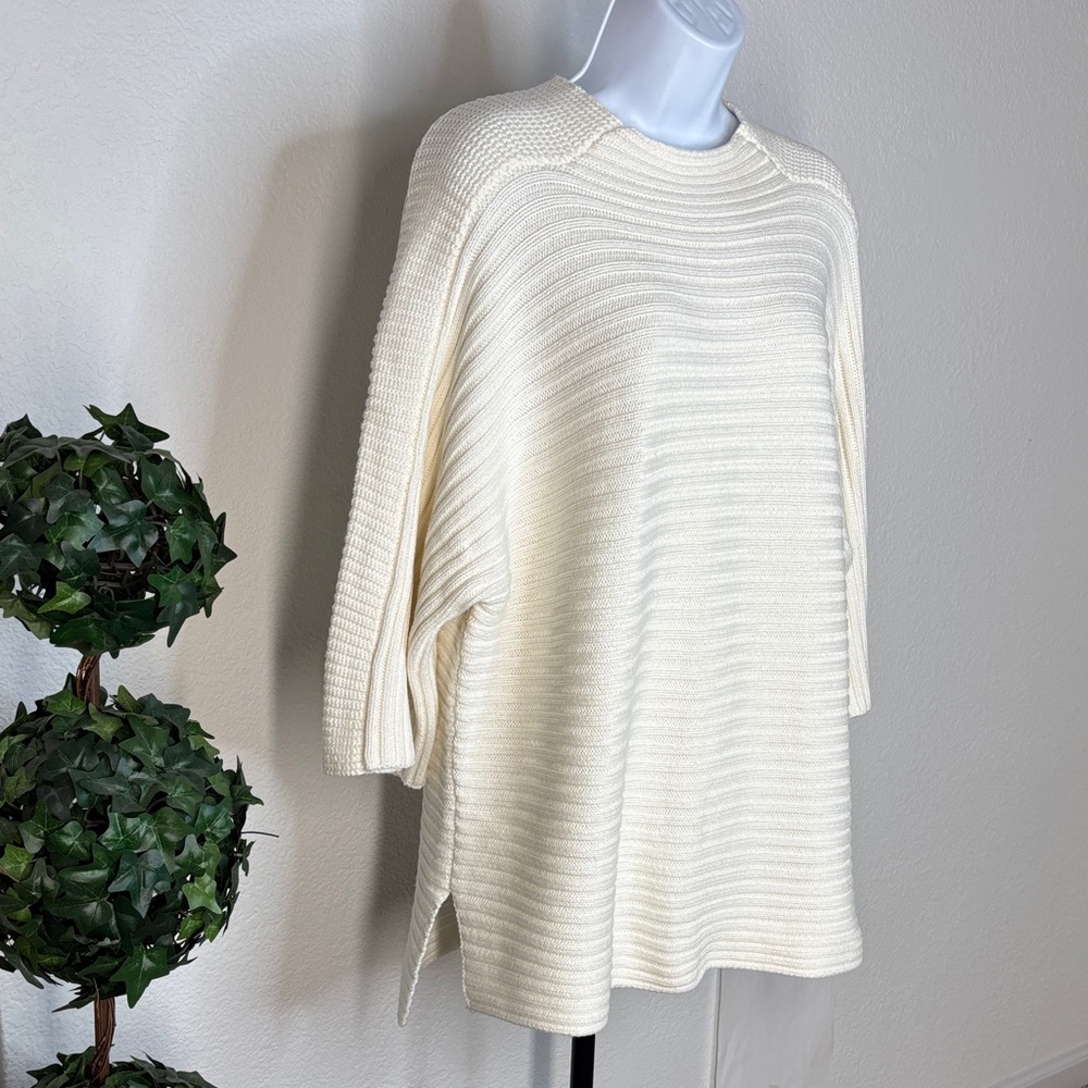 Jennifer Lopez Cream Ribbed Sweater - Picture 3 of 9